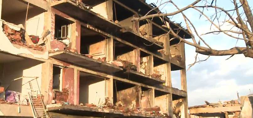 DİYARBAKIR'DA PKK'LILAR EMNİYET'E BOMBALI ARAÇLA SALDIRDI