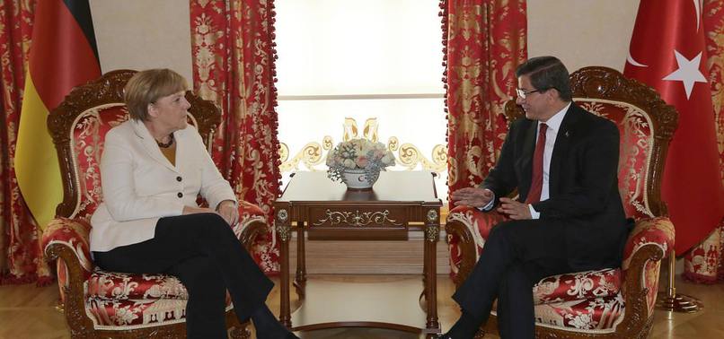 DAVUTOĞLU İLE MERKEL TELEFONDA GÖRÜŞTÜ