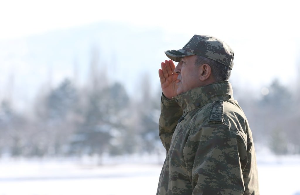 Genelkurmay Başkanı Akar'dan komandolara ziyaret