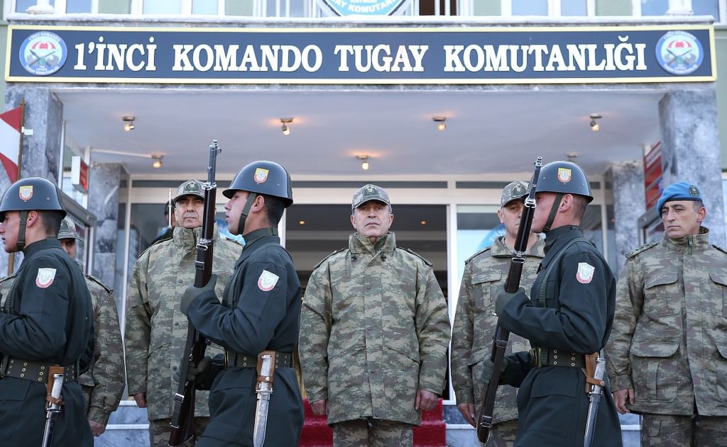 Genelkurmay Başkanı Akar'dan komandolara ziyaret