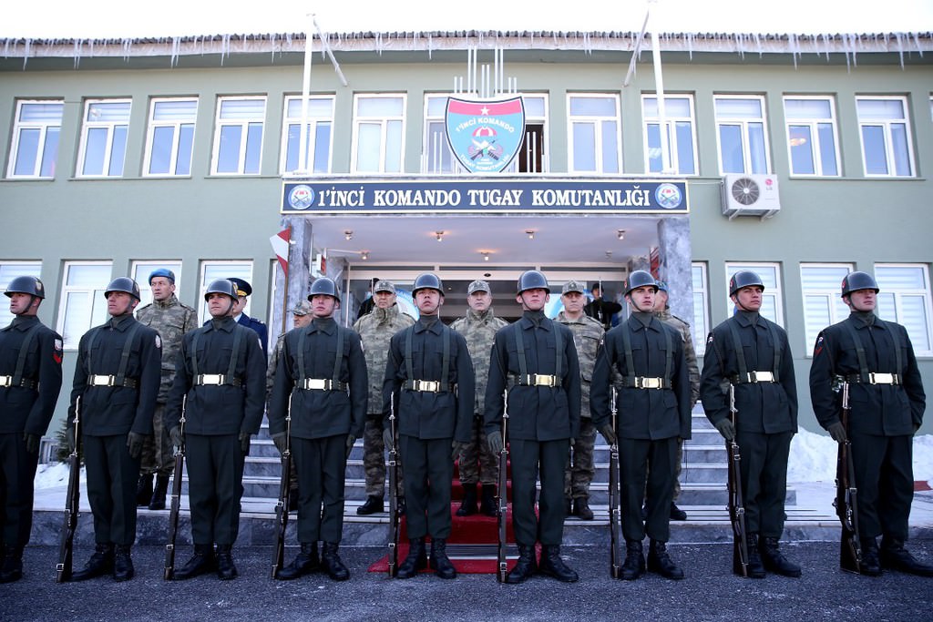 Genelkurmay Başkanı Akar'dan komandolara ziyaret