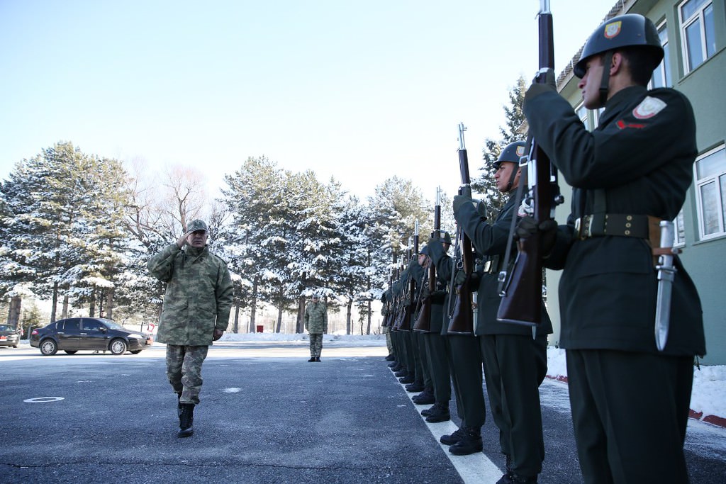 Genelkurmay Başkanı Akar'dan komandolara ziyaret