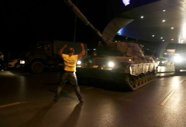 TankÄ±n Ã¶nÃ¼ne yatan Metin DoÄan'Ä±n akÄ±beti ne oldu?