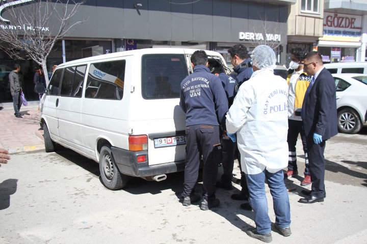 Van'da İranlı bir kişi aracında ölü bulundu